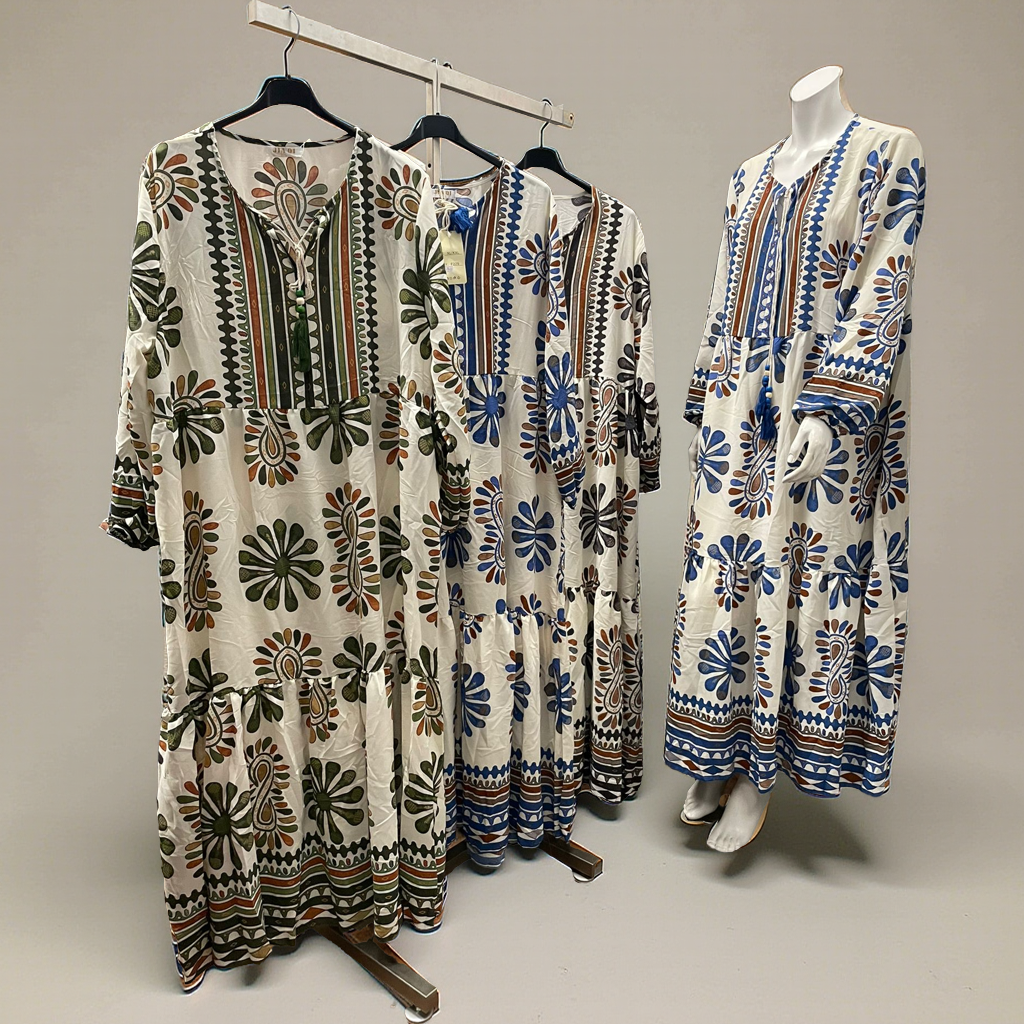 Boho Maxikleid Damen – Ethno Muster, Langarm, V-Ausschnitt.