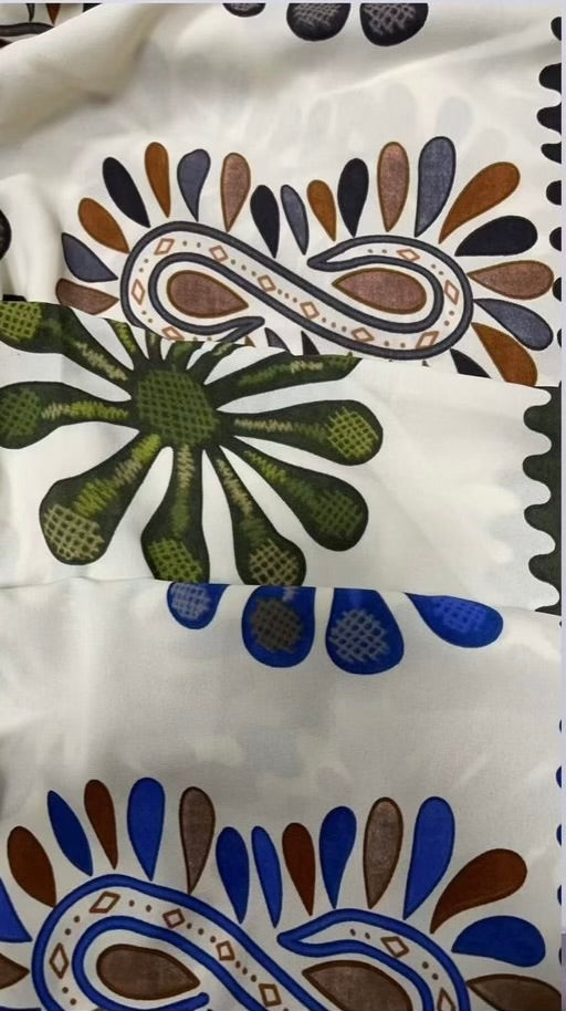 Boho Maxikleid Damen – Ethno Muster, Langarm, V-Ausschnitt.