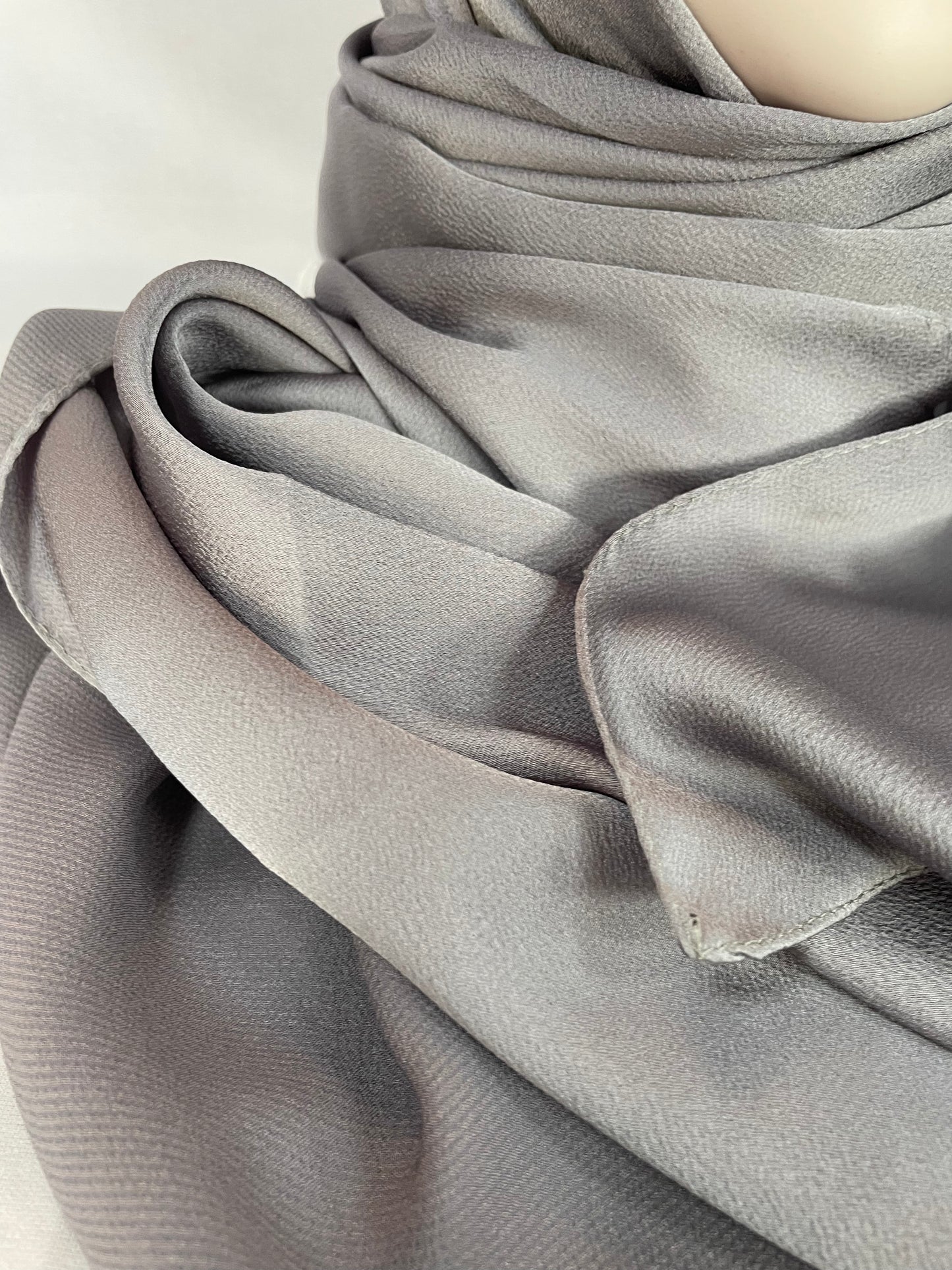 Satin Hijab grau