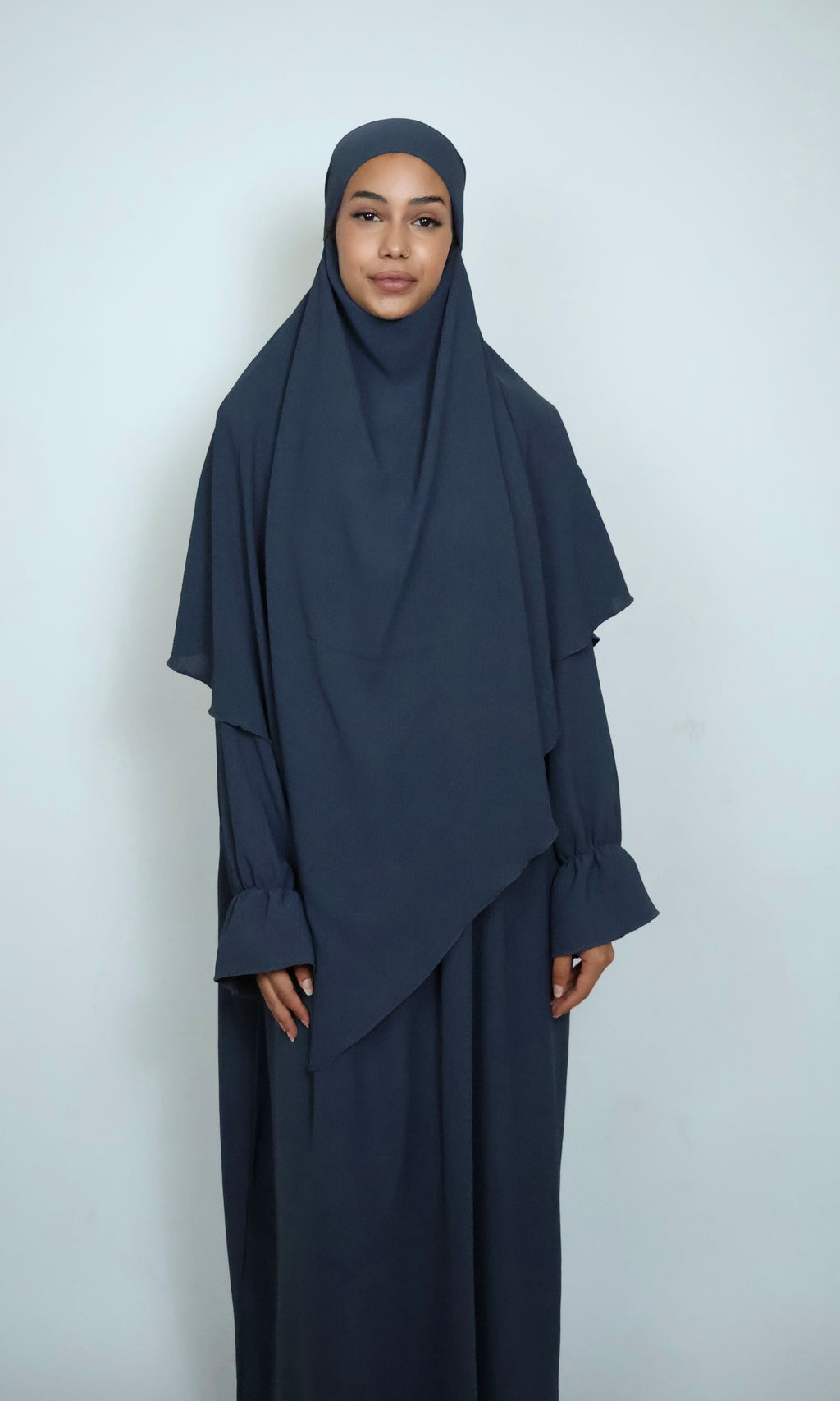 Blaugrauer Khimar für Damen mit fließender Passform und harmonischer Ausstrahlung