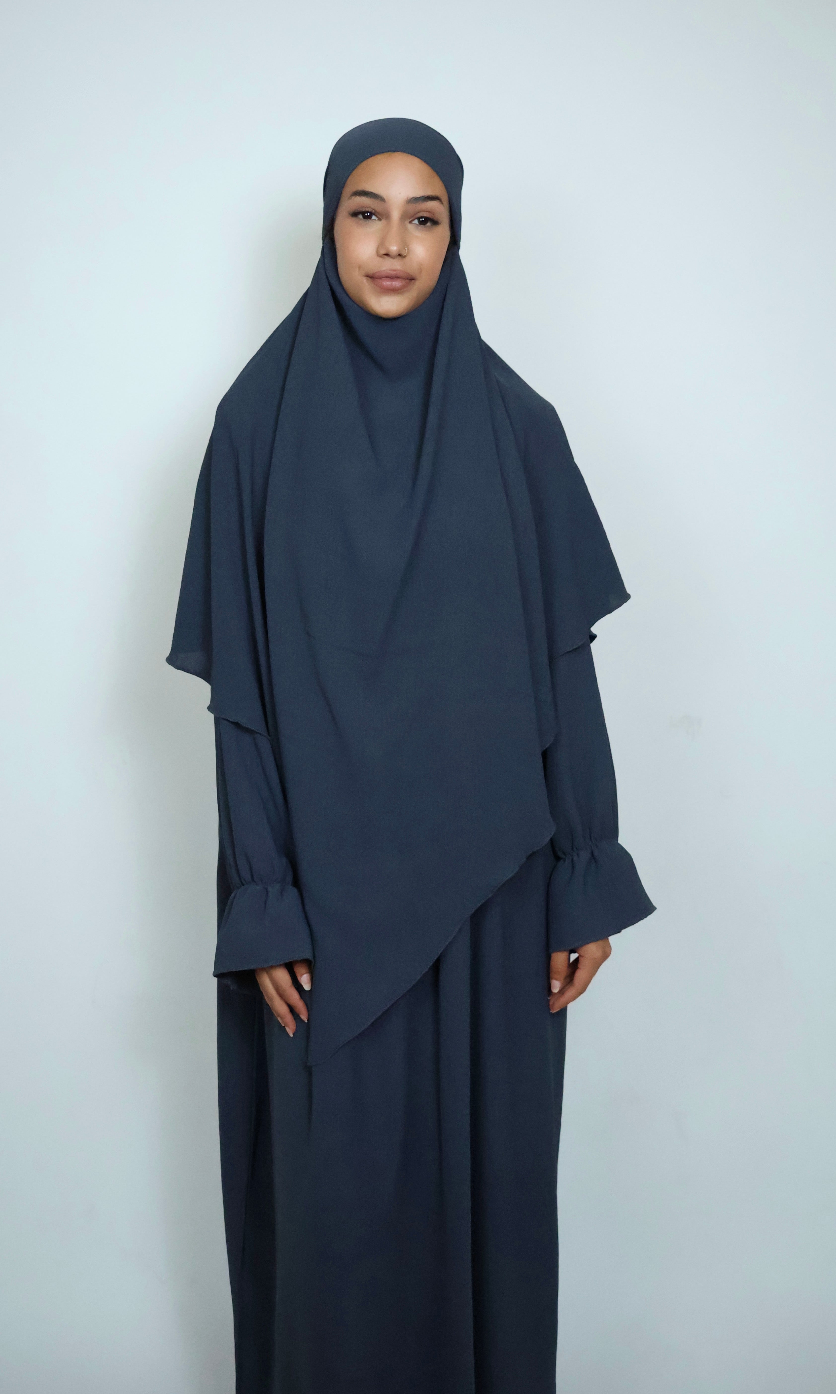 Blaugrauer Khimar für Damen mit fließender Passform und harmonischer Ausstrahlung