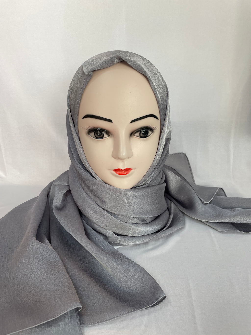 Satin Hijab Metallic Grau