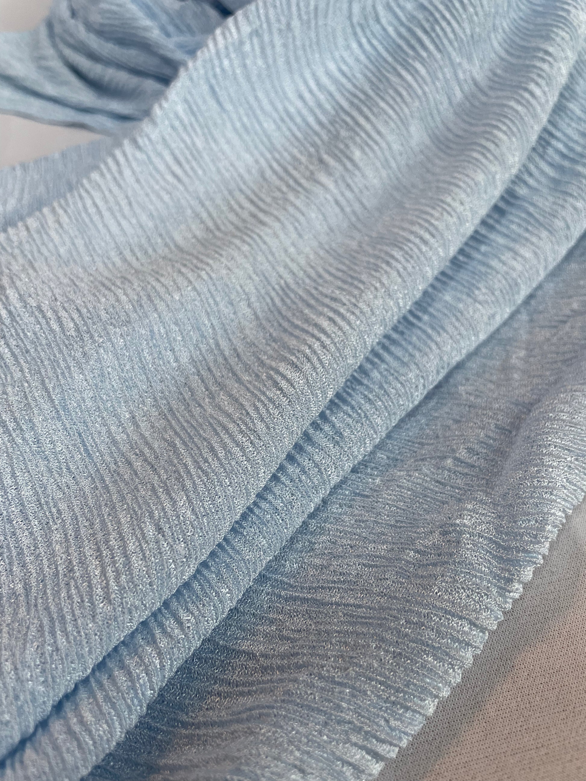 Hellblauer Hijab aus Kaschmir – Stoffdetail Nahaufnahme