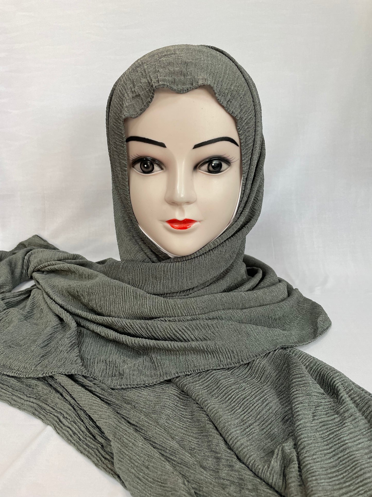 Kaschmir Hijab Grün – stilvoll getragen im Herbst-Look