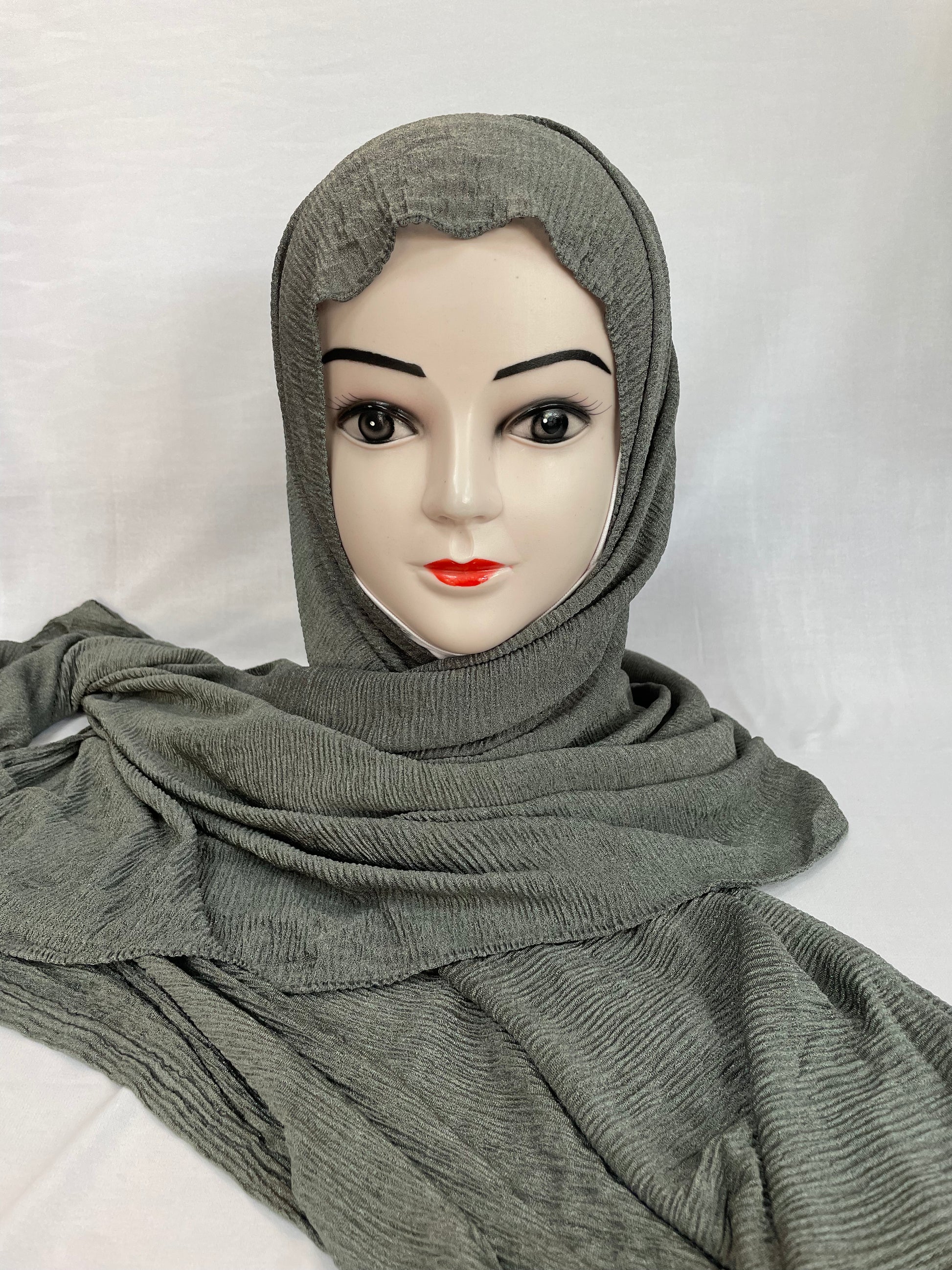 Kaschmir Hijab Grün – stilvoll getragen im Herbst-Look