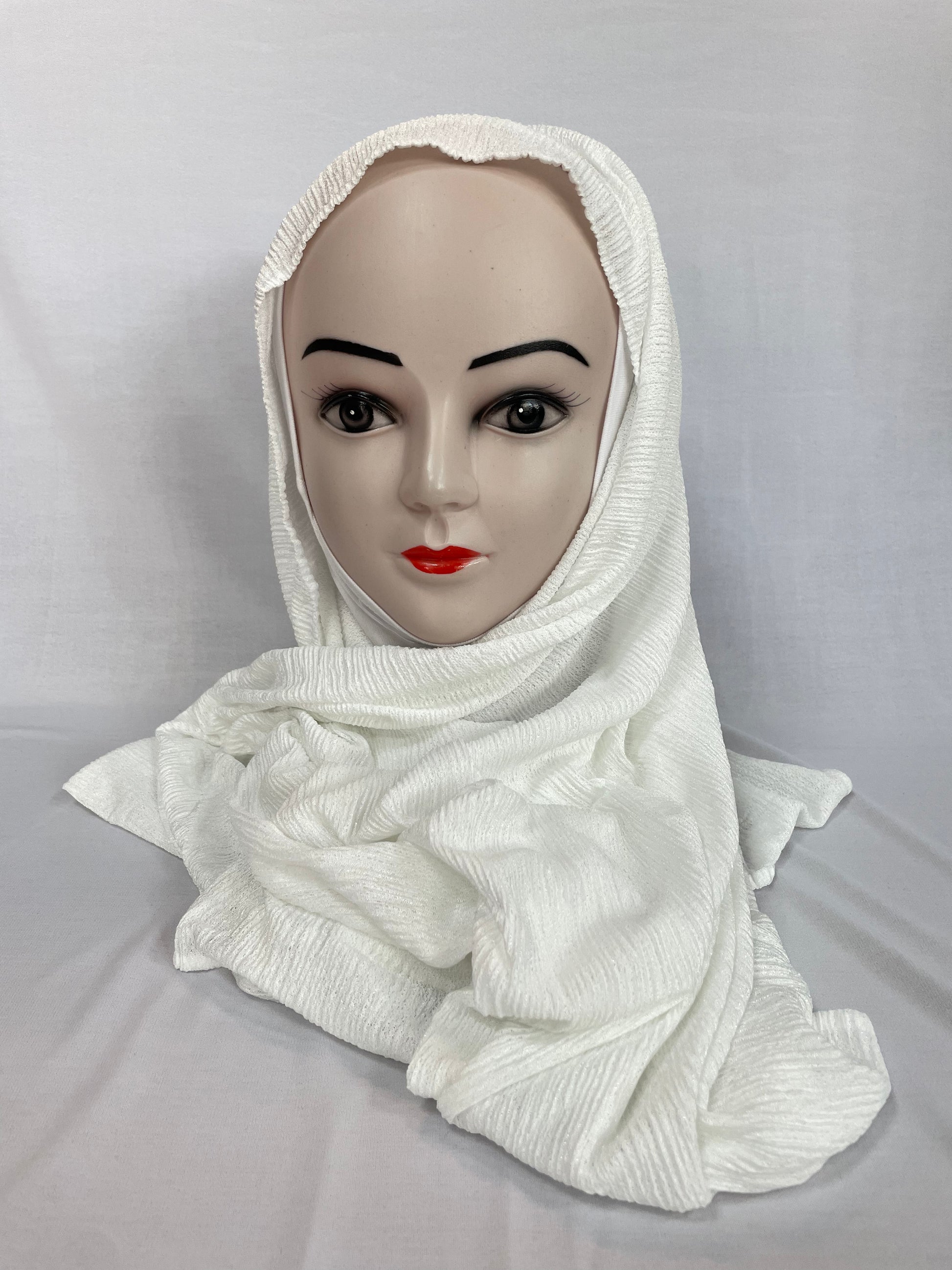 Weißer Hijab aus Kaschmir – stilvoller Winterlook