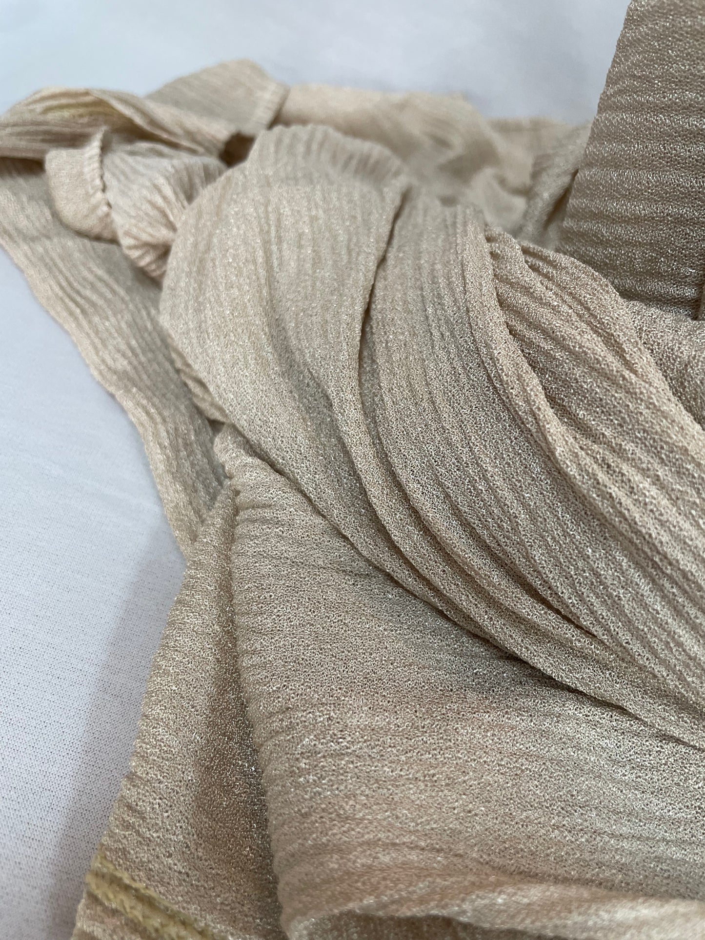 Warmer Hijab in Braun – Stoffdetail Nahaufnahme