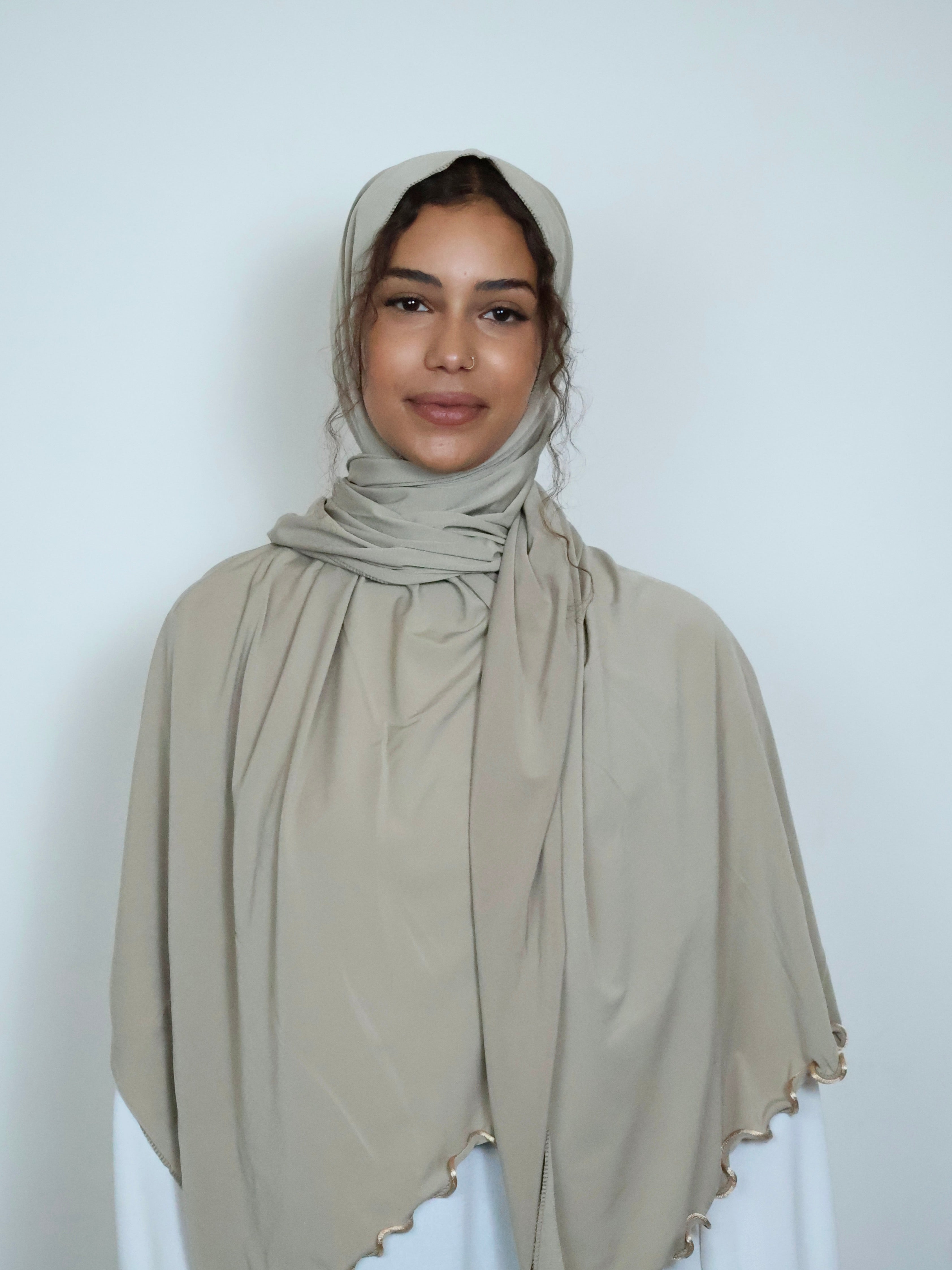 Jersey Hijab Beige mit Goldlinie
