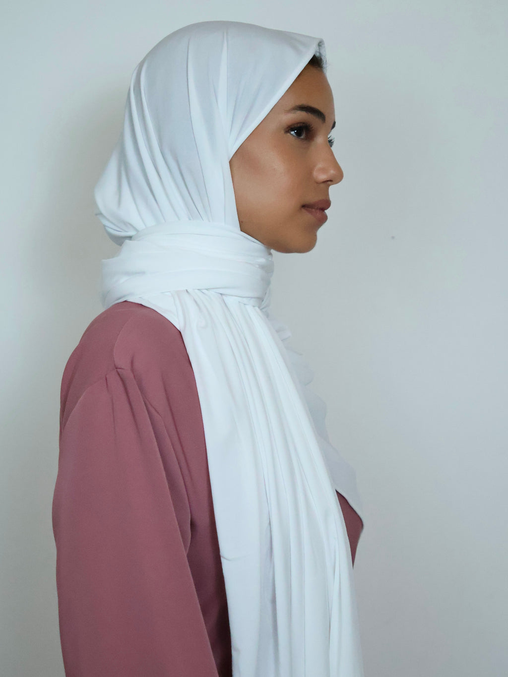 Jersey Hijab Weiß seitliche fließende Bewegung
