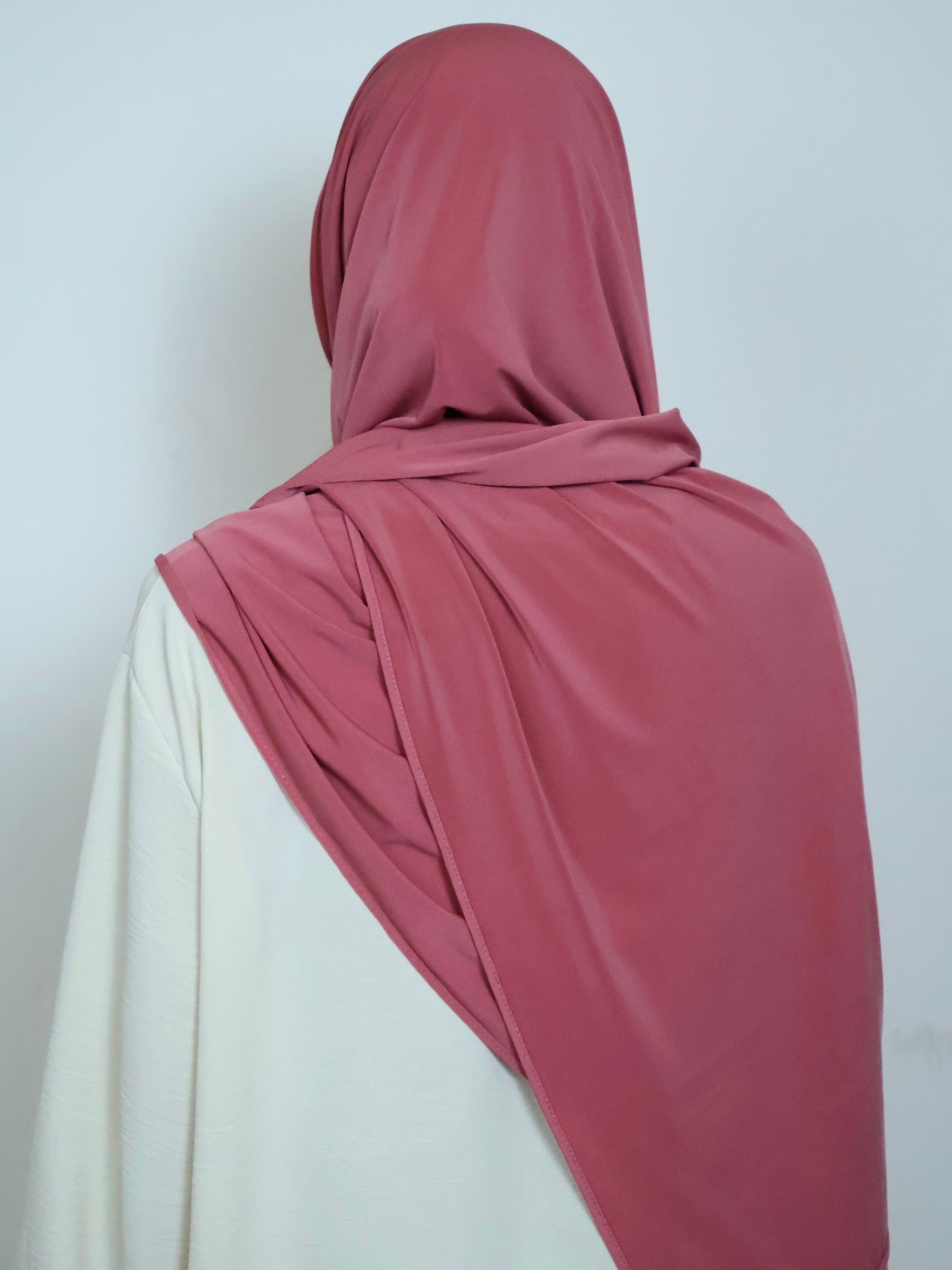 Jersey Hijab in Rosa von hinten getragen