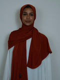Jersey Hijab in Rotorange von vorne getragen