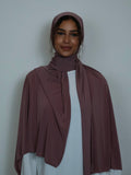 Jersey Hijab in Violett von vorne getragen