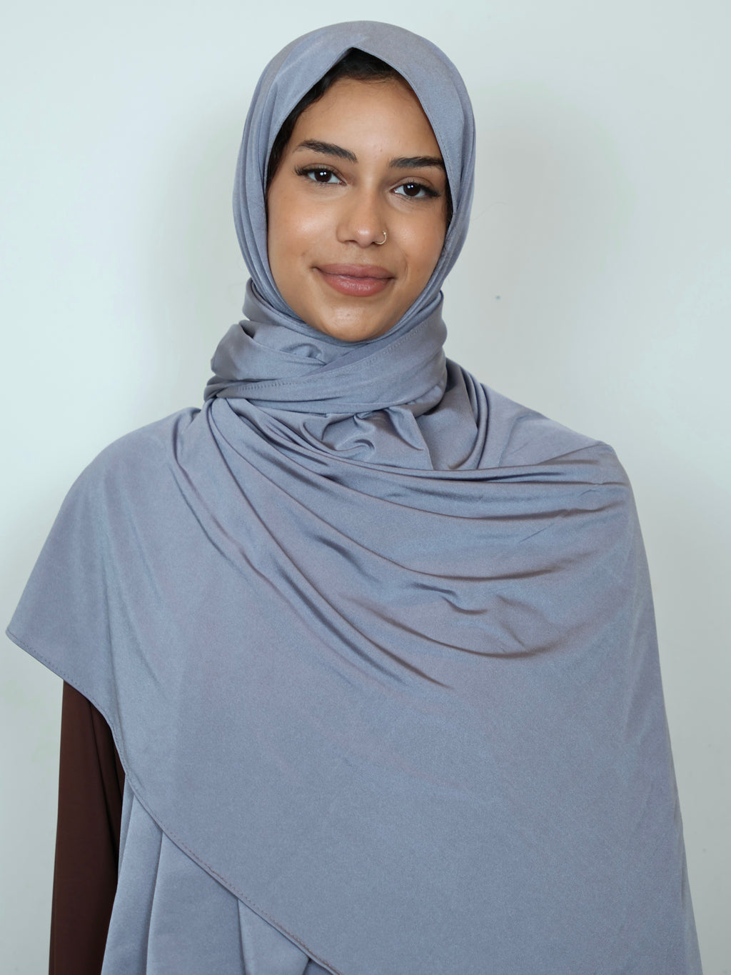 Jersey Satin Hijab Grau Vorderansicht