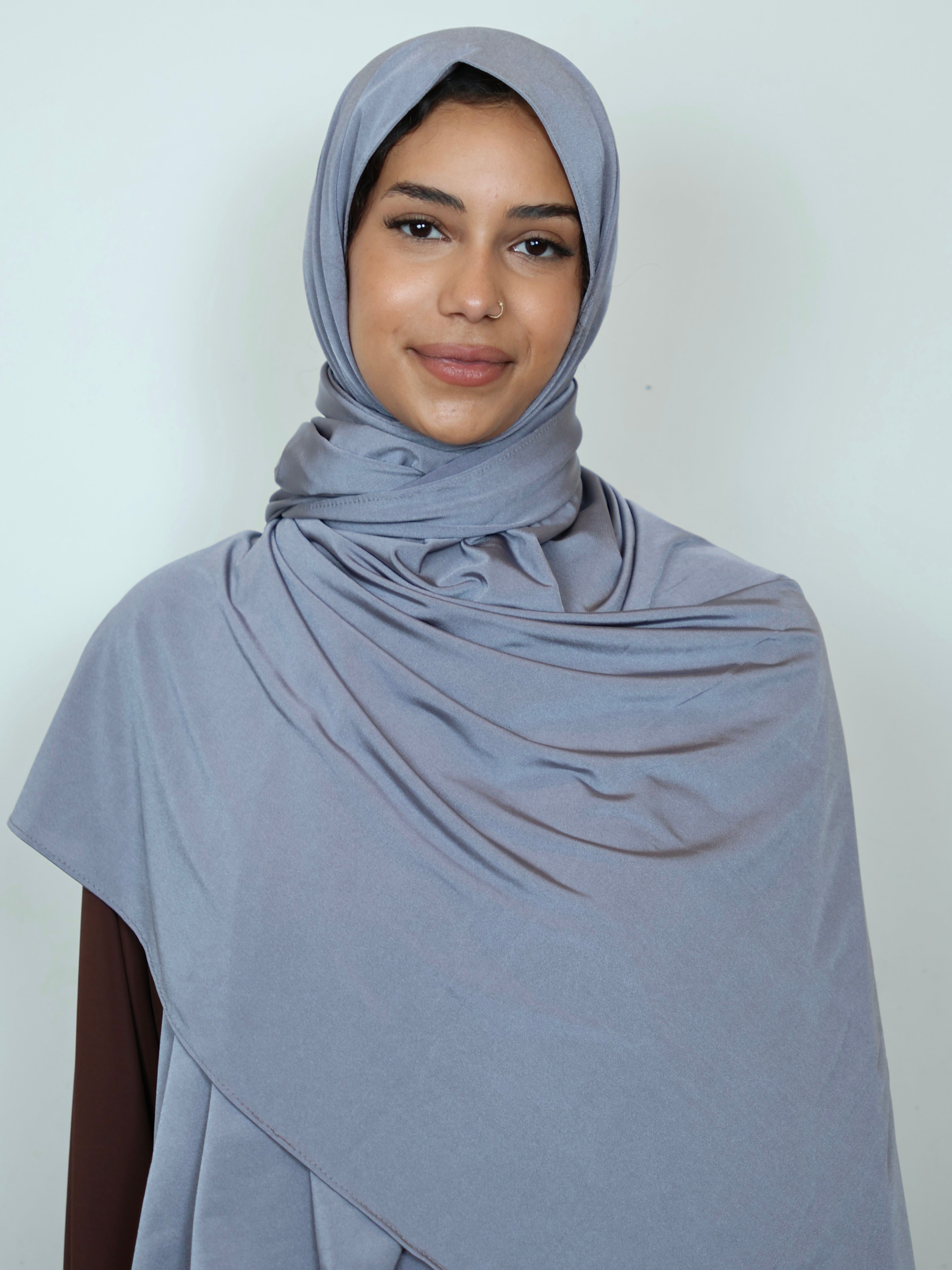 Jersey Satin Hijab Grau Vorderansicht