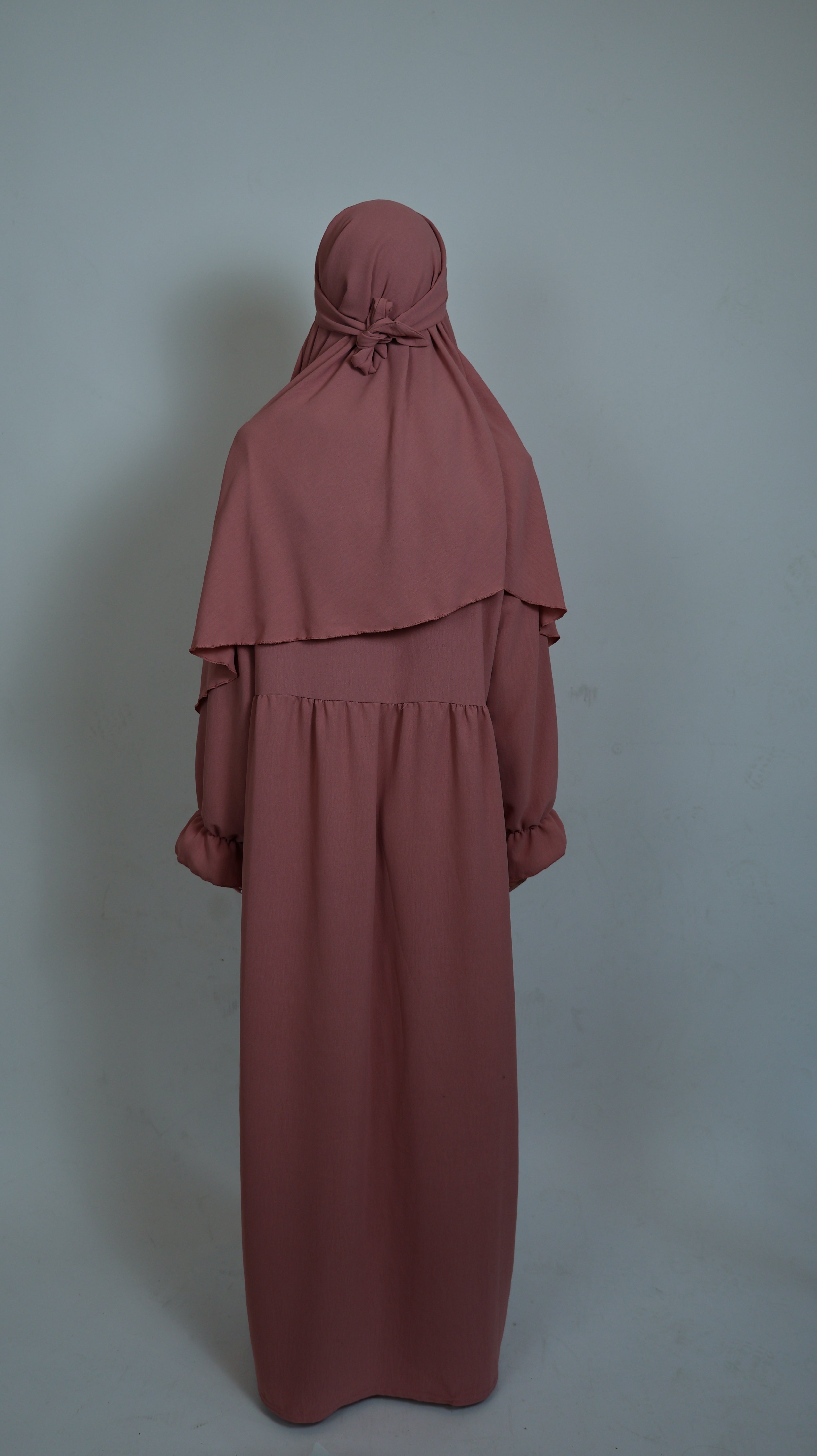 Khimar Rosa von hinten, vollständige Bedeckung