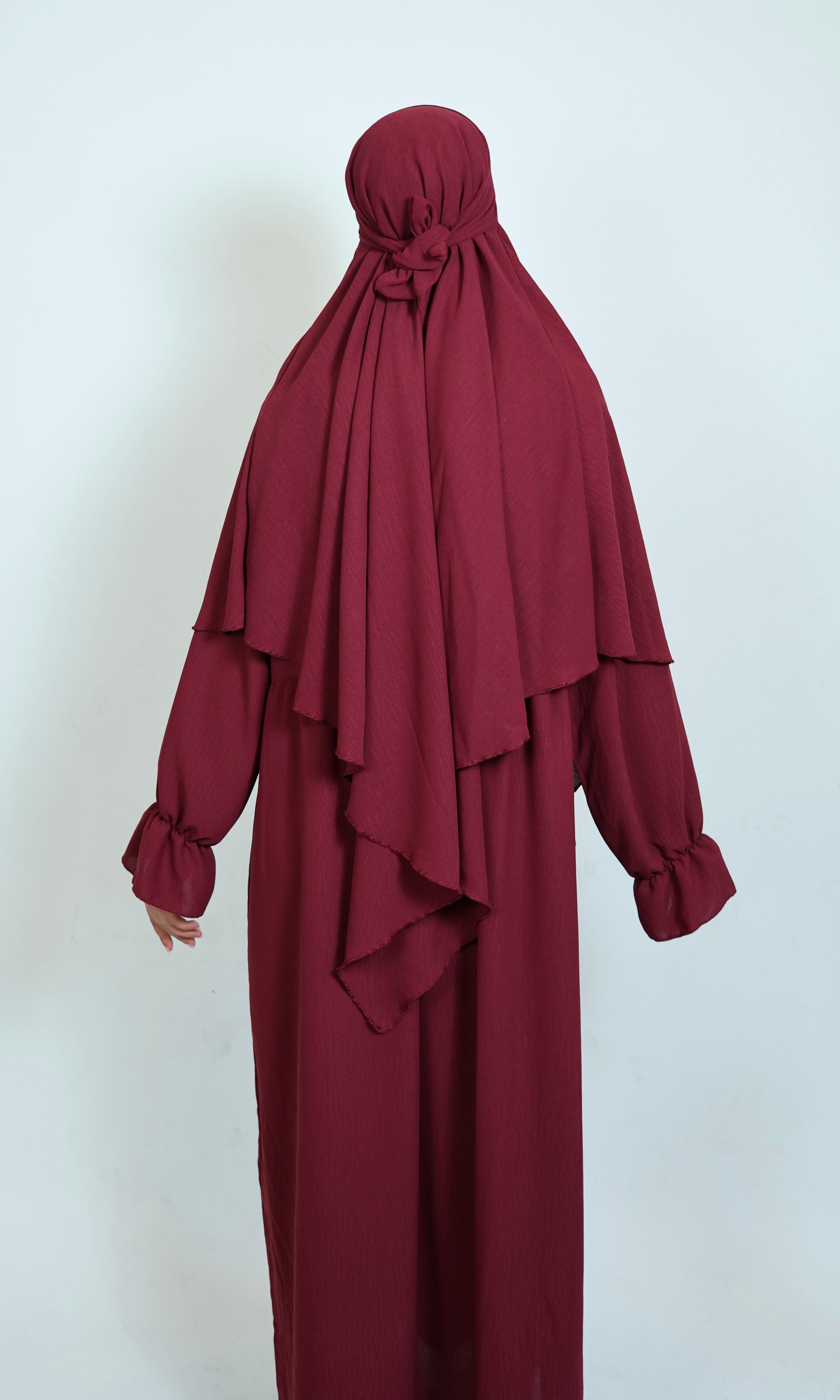 Khimar Bordeaux Rückenansicht, vollständige Bedeckung