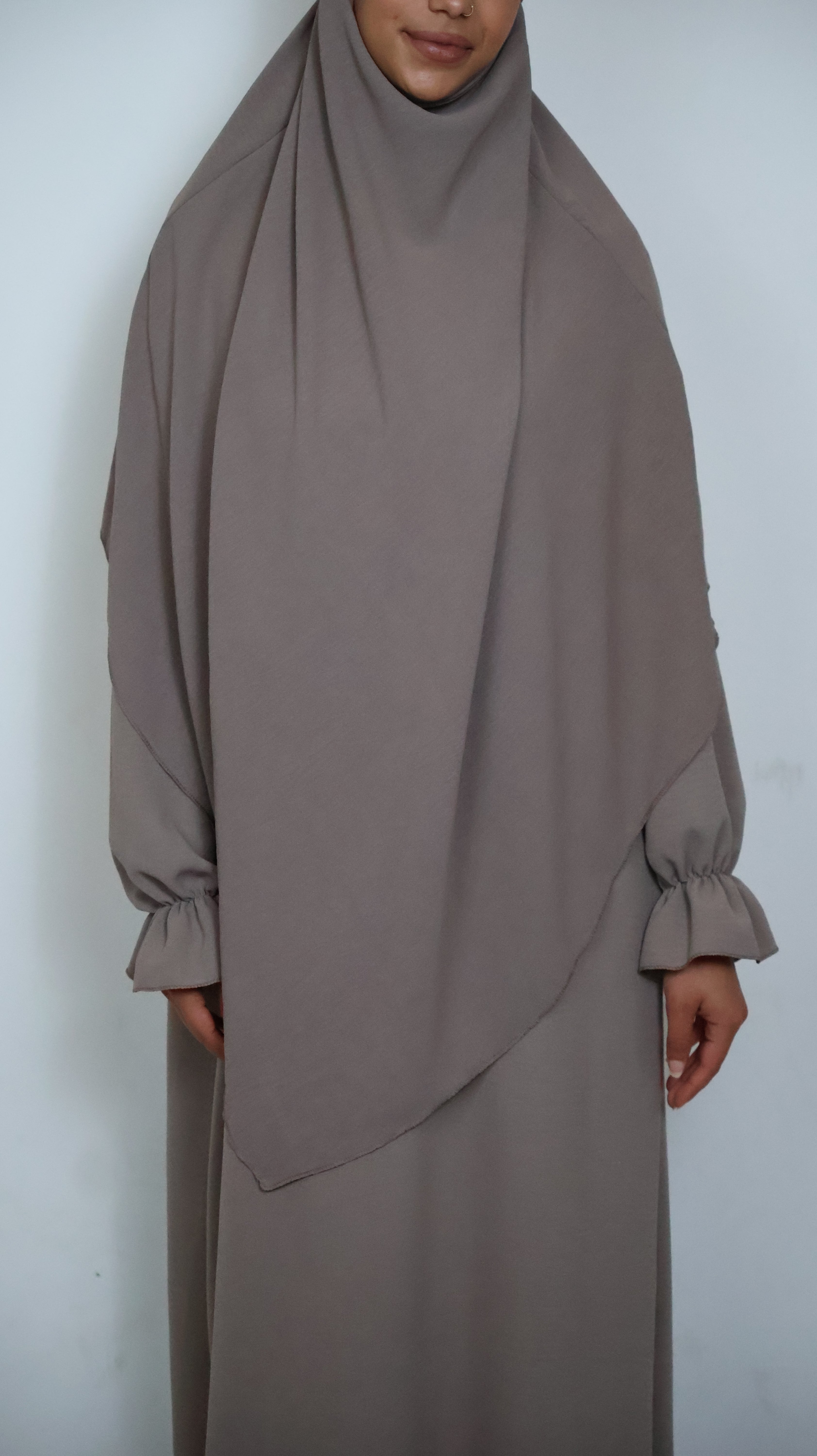 Nahaufnahme des Shoko-Stoffes mit warmer Tiefe und feiner Struktur